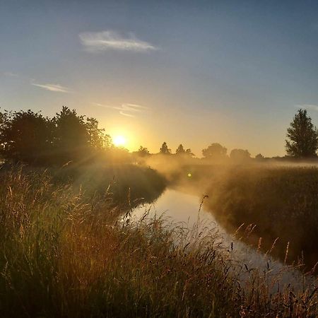 Rustig Gelegen Chalet Kapeki Met Tuin Aan Het Water Geel Extérieur photo