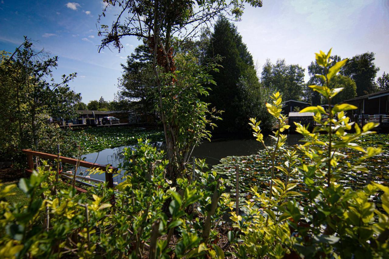 Rustig Gelegen Chalet Kapeki Met Tuin Aan Het Water Geel Extérieur photo